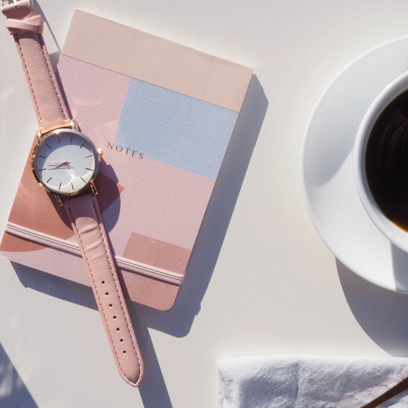 Élégance Or Rose — Bracelet Cuir Rose