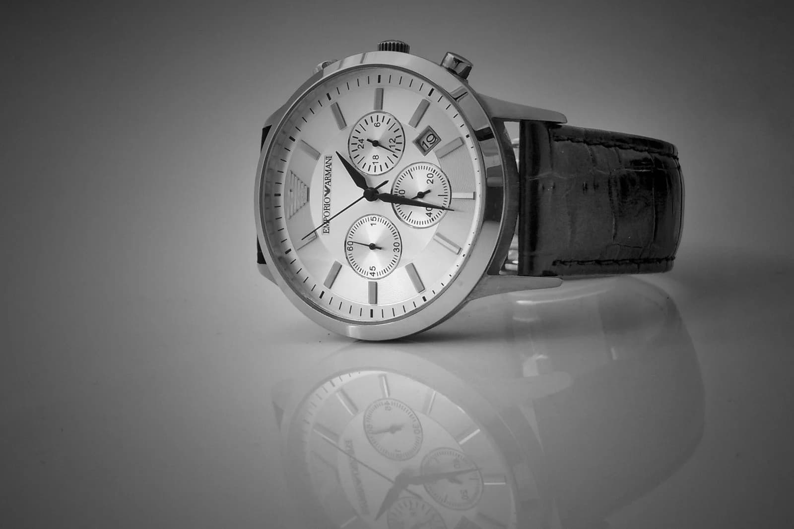 Classique Cuir Noir — Cadran Blanc